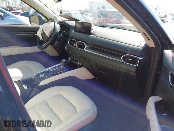 ✅ 2022 Mazda CX-5 S Premium • VIN: JM3KFBDM4N0642980 • Lot: 44325992. Wystawiony na IAAI z przebiegiem 29 249 mil. Bezpłatny archiwum sprzedaży aukcyjnych z USA i szczegółowy raport historii pojazdu na DreamBid. Zdjęcie 5.
