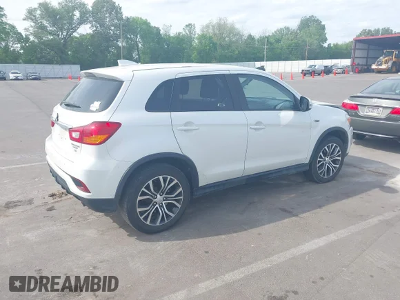 ✅ 2019 Mitsubishi Outlander SE • VIN: JA4AP4AU4KU011324 • Lot: 44853725. Wystawiony na IAAI z przebiegiem 186 245 mil. Bezpłatny archiwum sprzedaży aukcyjnych z USA i szczegółowy raport historii pojazdu na DreamBid. Zdjęcie 4.