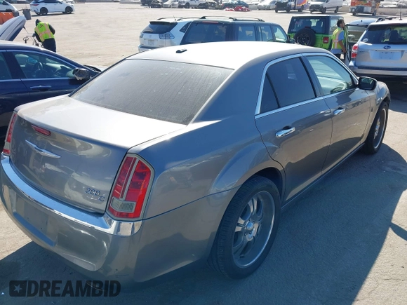 ✅ 2011 Chrysler 300 C • VIN: 2C3CA6CTXBH599205 • Lot: 43430356. Wystawiony na IAAI z przebiegiem 132 540 mil. Bezpłatny archiwum sprzedaży aukcyjnych z USA i szczegółowy raport historii pojazdu na DreamBid. Zdjęcie 4.
