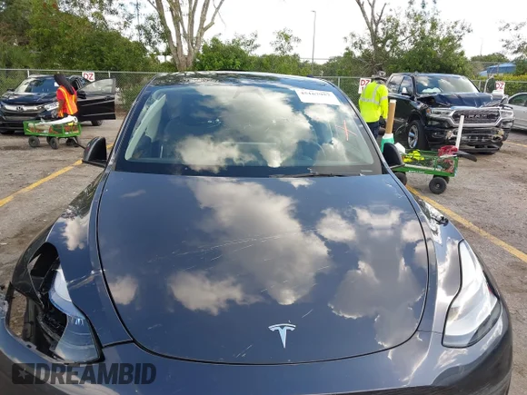 ✅ 2025 Tesla Model Y Long Range • VIN: 7SAYGDEDXSA369535 • Lot: 45167957. Wystawiony na IAAI z przebiegiem Nie podano. Bezpłatny archiwum sprzedaży aukcyjnych z USA i szczegółowy raport historii pojazdu na DreamBid. Zdjęcie 10.
