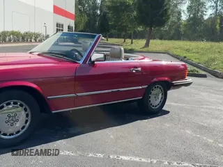 ✅ 1987 Mercedes-Benz 560 SL • VIN: WDBBA48D3HA064333 • Lot: 84288945. Wystawiony na Copart z przebiegiem 128 745 mil. Bezpłatny archiwum sprzedaży aukcyjnych z USA i szczegółowy raport historii pojazdu na DreamBid. Zdjęcie 11.