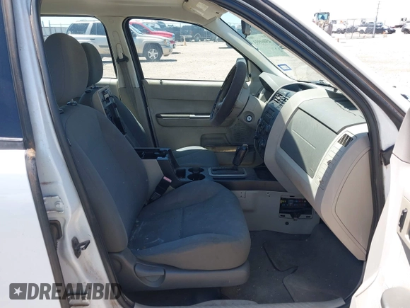 ✅ 2008 Ford Escape XLS • VIN: 1FMCU02Z78KC73185 • Lot: 45060955. Wystawiony na IAAI z przebiegiem 143 533 mil. Bezpłatny archiwum sprzedaży aukcyjnych z USA i szczegółowy raport historii pojazdu na DreamBid. Zdjęcie 5.