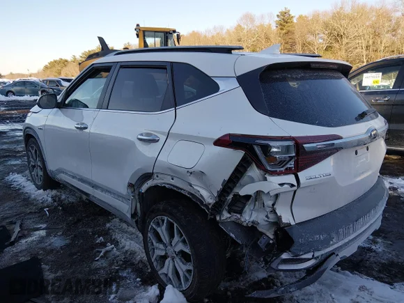✅ 2021 Kia Seltos SX • VIN: KNDETCA20M7160648 • Lot: 44308565. Wystawiony na IAAI z przebiegiem 64 107 mil. Bezpłatny archiwum sprzedaży aukcyjnych z USA i szczegółowy raport historii pojazdu na DreamBid. Zdjęcie 3.
