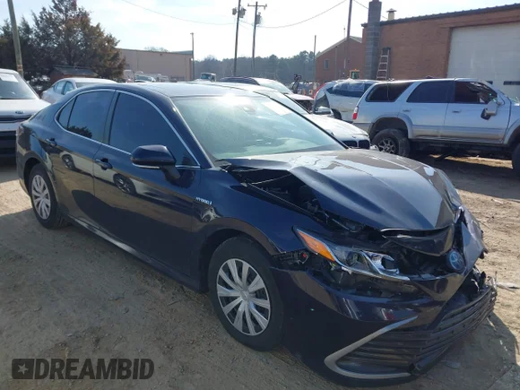✅ 2021 Toyota Camry Hybrid LE • VIN: 4T1H31AK6MU562432 • Lot: 44525671. Wystawiony na IAAI z przebiegiem 71 910 mil. Bezpłatny archiwum sprzedaży aukcyjnych z USA i szczegółowy raport historii pojazdu na DreamBid. Zdjęcie 1.