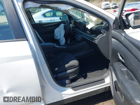 ✅ 2025 Hyundai Tucson SE • VIN: 3KMJACDE3SE021067 • Lot: 45392916. Wystawiony na IAAI z przebiegiem 19 081 mil. Bezpłatny archiwum sprzedaży aukcyjnych z USA i szczegółowy raport historii pojazdu na DreamBid. Zdjęcie 5.
