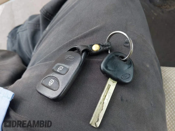 ✅ 2013 Hyundai Accent GLS • VIN: KMHCT4AE7DU564342 • Лот: 45506248. Опубліковано раніше на IAAI з пробігом 143 870 миль. Безкоштовний доступ до архіву аукціонних продажів зі США та докладний звіт про історію автомобіля на DreamBid. Зображення 11.