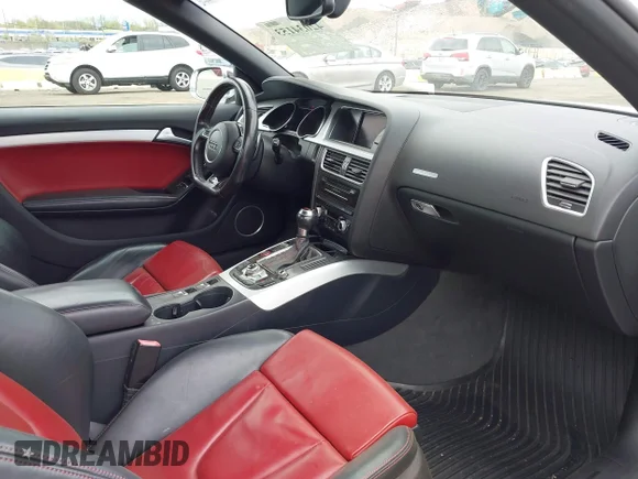 ✅ 2015 Audi S5 Premium Plus • VIN: WAUCGAFH2FN009433 • Лот: 42034153. Опубліковано раніше на IAAI з пробігом 104 859 миль. Безкоштовний доступ до архіву аукціонних продажів зі США та докладний звіт про історію автомобіля на DreamBid. Зображення 5.