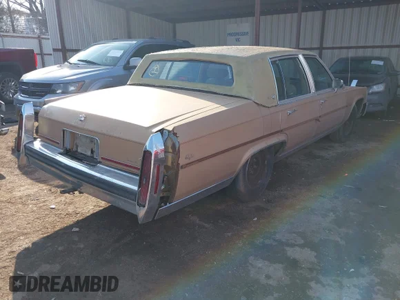 ✅ 1987 Cadillac Brougham • VIN: 1G6DW51Y8H9761323 • Lot: 44256481. Wystawiony na IAAI z przebiegiem 40 297 mil. Bezpłatny archiwum sprzedaży aukcyjnych z USA i szczegółowy raport historii pojazdu na DreamBid. Zdjęcie 4.