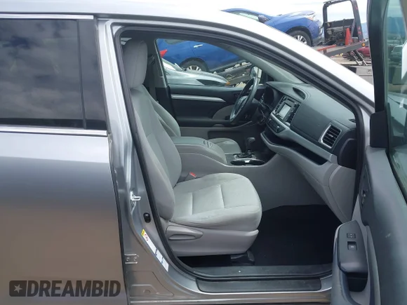 ✅ 2014 Toyota Highlander LE • VIN: 5TDBKRFH8ES009814 • Lot: 45263009. Listed on IAAI with 139,996 mi. Free auction sales archive from the USA and detailed vehicle history report at DreamBid. Image 5.