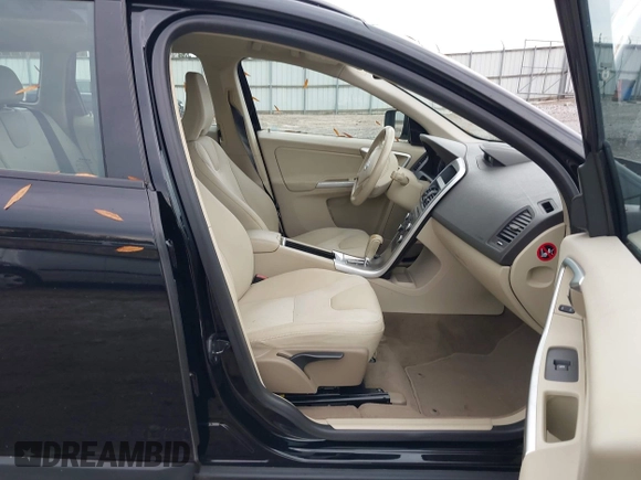 ✅ 2011 Volvo XC60 3.2L • VIN: YV4940DL8B2155609 • Lot: 43806332. Wystawiony na IAAI z przebiegiem 134 588 mil. Bezpłatny archiwum sprzedaży aukcyjnych z USA i szczegółowy raport historii pojazdu na DreamBid. Zdjęcie 5.