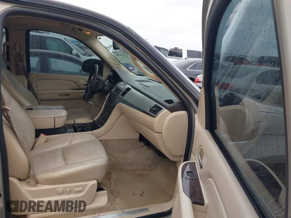 ✅ 2007 Cadillac Escalade • VIN: 1GYFK63817R188780 • Lot: 44464058. Wystawiony na IAAI z przebiegiem 232 503 mil. Bezpłatny archiwum sprzedaży aukcyjnych z USA i szczegółowy raport historii pojazdu na DreamBid. Zdjęcie 5.