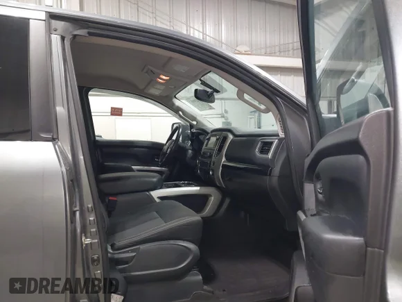✅ 2017 Nissan Titan SV • VIN: 1N6BA1C46HN556397 • Lot: 42420952. Wystawiony na IAAI z przebiegiem 82 696 mil. Bezpłatny archiwum sprzedaży aukcyjnych z USA i szczegółowy raport historii pojazdu na DreamBid. Zdjęcie 5.