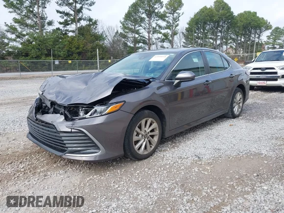 ✅ 2023 Toyota Camry LE • VIN: 4T1C11AK4PU797593 • Lot: 43999114. Wystawiony na IAAI z przebiegiem 59 330 mil. Bezpłatny archiwum sprzedaży aukcyjnych z USA i szczegółowy raport historii pojazdu na DreamBid. Zdjęcie 2.