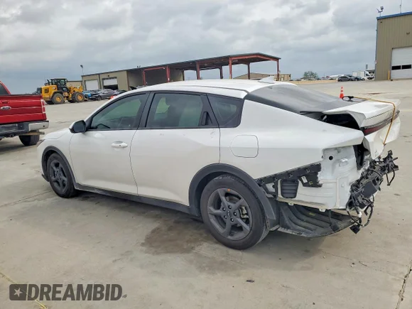 ✅ 2025 Kia K4 LXS • VIN: 3KPFT4DE1SE220515 • Lot: 48787236. Wystawiony na Copart z przebiegiem 7 240 mil. Bezpłatny archiwum sprzedaży aukcyjnych z USA i szczegółowy raport historii pojazdu na DreamBid. Zdjęcie 2.