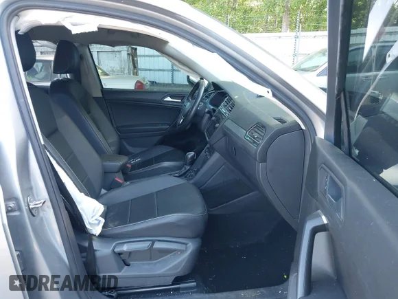 ✅ 2021 Volkswagen Tiguan SE • VIN: 3VV3B7AX3MM027287 • Lot: 45232575. Wystawiony na IAAI z przebiegiem 75 063 mil. Bezpłatny archiwum sprzedaży aukcyjnych z USA i szczegółowy raport historii pojazdu na DreamBid. Zdjęcie 5.