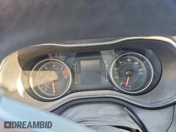 ✅ 2019 Jeep Cherokee Latitude • VIN: 1C4PJLCB6KD205716 • Лот: 46774606. Опубліковано раніше на Copart з пробігом Не вказано. Безкоштовний доступ до архіву аукціонних продажів зі США та докладний звіт про історію автомобіля на DreamBid. Зображення 9.