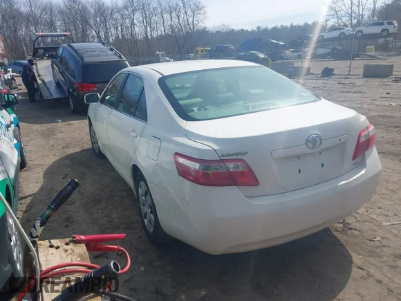 ✅ 2007 Toyota Camry LE • VIN: 4T1BE46KX7U542165 • Lot: 44650547. Wystawiony na IAAI z przebiegiem 270 594 mil. Bezpłatny archiwum sprzedaży aukcyjnych z USA i szczegółowy raport historii pojazdu na DreamBid. Zdjęcie 3.