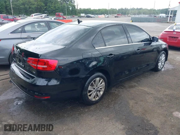 ✅ 2015 Volkswagen Jetta SEL • VIN: 3VWLA7AJ4FM307720 • Lot: 42721641. Wystawiony na IAAI z przebiegiem 225 372 mil. Bezpłatny archiwum sprzedaży aukcyjnych z USA i szczegółowy raport historii pojazdu na DreamBid. Zdjęcie 4.