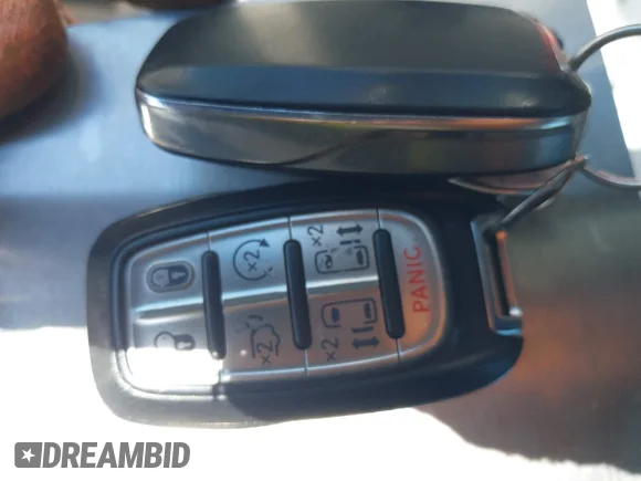 ✅ 2020 Chrysler Pacifica Limited • VIN: 2C4RC1GG4LR199264 • Lot: 45110543. Listed on IAAI with 138,599 mi. Free auction sales archive from the USA and detailed vehicle history report at DreamBid. Image 11.