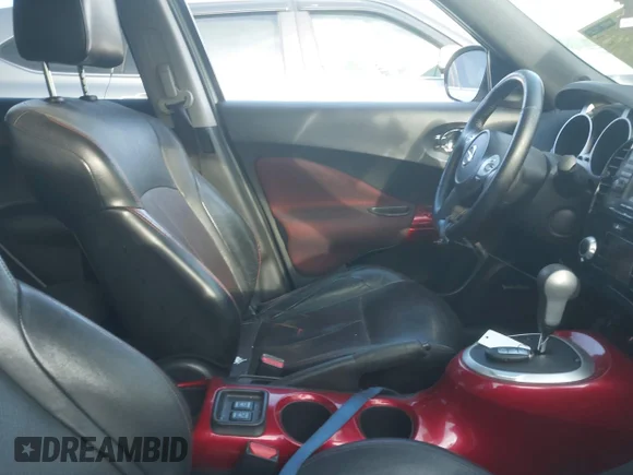 ✅ 2013 Nissan Juke S • VIN: JN8AF5MR7DT207065 • Lot: 45027985. Wystawiony na IAAI z przebiegiem 158 221 mil. Bezpłatny archiwum sprzedaży aukcyjnych z USA i szczegółowy raport historii pojazdu na DreamBid. Zdjęcie 5.