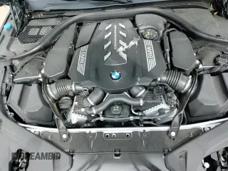 ✅ 2023 BMW 8 Series M850i xDrive • VIN: WBAFY4C00PCM83100 • Lot: 87192315. Wystawiony na Copart z przebiegiem 10 048 mil. Bezpłatny archiwum sprzedaży aukcyjnych z USA i szczegółowy raport historii pojazdu na DreamBid. Zdjęcie 13.