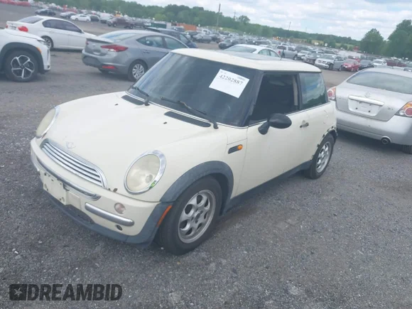 ✅ 2004 MINI Hardtop • VIN: WMWRC33424TC53596 • Лот: 42202887. Опубликован ранее на IAAI с пробегом 237 482 миль. Бесплатный доступ к архиву аукционных продаж из США и подробный отчёт об истории автомобиля на DreamBid. Изображение 2.