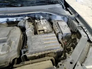 ✅ 2019 Volkswagen Tiguan SE • VIN: 3VV2B7AX3KM049895 • Lot: 56180705. Wystawiony na Copart z przebiegiem 83 471 mil. Bezpłatny archiwum sprzedaży aukcyjnych z USA i szczegółowy raport historii pojazdu na DreamBid. Zdjęcie 16.