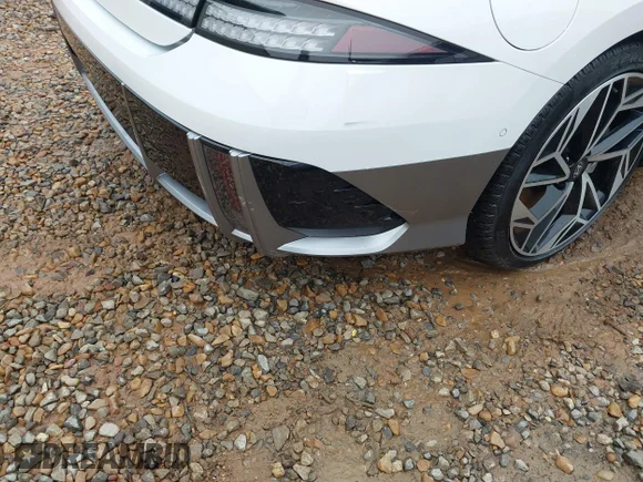 ✅ 2023 Hyundai Ioniq 6 Limited • VIN: KMHM54AA2PA051520 • Lot: 41957155. Wystawiony na IAAI z przebiegiem Nie podano. Bezpłatny archiwum sprzedaży aukcyjnych z USA i szczegółowy raport historii pojazdu na DreamBid. Zdjęcie 6.