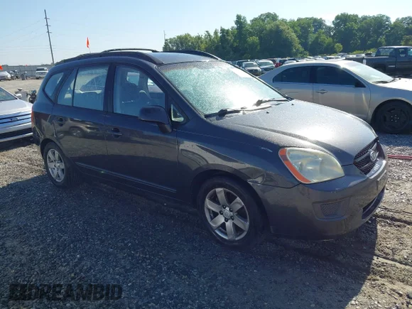 ✅ 2007 Kia Rondo LX • VIN: KNAFG525977090601 • Лот: 42540568. Опубліковано раніше на IAAI з пробігом 158 034 миль. Безкоштовний доступ до архіву аукціонних продажів зі США та докладний звіт про історію автомобіля на DreamBid. Зображення 1.