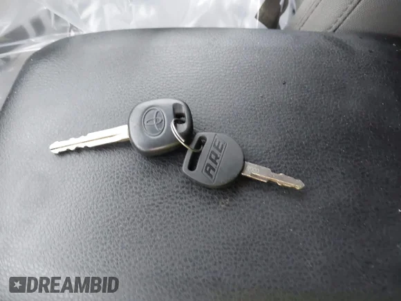 ✅ 2018 Toyota Tacoma SR • VIN: 5TFRX5GN5JX113260 • Lot: 44424968. Wystawiony na IAAI z przebiegiem 112 211 mil. Bezpłatny archiwum sprzedaży aukcyjnych z USA i szczegółowy raport historii pojazdu na DreamBid. Zdjęcie 11.