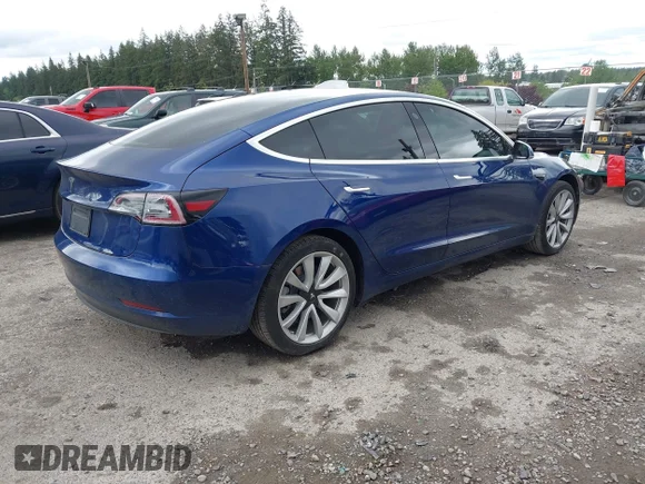 ✅ 2020 Tesla Model 3 Standard Range Plus • VIN: 5YJ3E1EA4LF614142 • Lot: 45201596. Wystawiony na IAAI z przebiegiem 47 404 mil. Bezpłatny archiwum sprzedaży aukcyjnych z USA i szczegółowy raport historii pojazdu na DreamBid. Zdjęcie 4.
