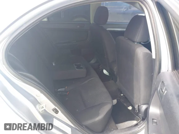 ✅ 2015 Mitsubishi Lancer ES • VIN: JA32U2FU4FU013109 • Lot: 42731043. Wystawiony na IAAI z przebiegiem 180 202 mil. Bezpłatny archiwum sprzedaży aukcyjnych z USA i szczegółowy raport historii pojazdu na DreamBid. Zdjęcie 8.