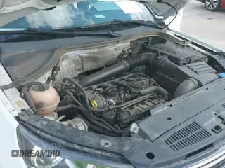 ✅ 2015 Volkswagen Tiguan S • VIN: WVGAV7AXXFW556070 • Lot: 43511119. Wystawiony na IAAI z przebiegiem 140 736 mil. Bezpłatny archiwum sprzedaży aukcyjnych z USA i szczegółowy raport historii pojazdu na DreamBid. Zdjęcie 18.