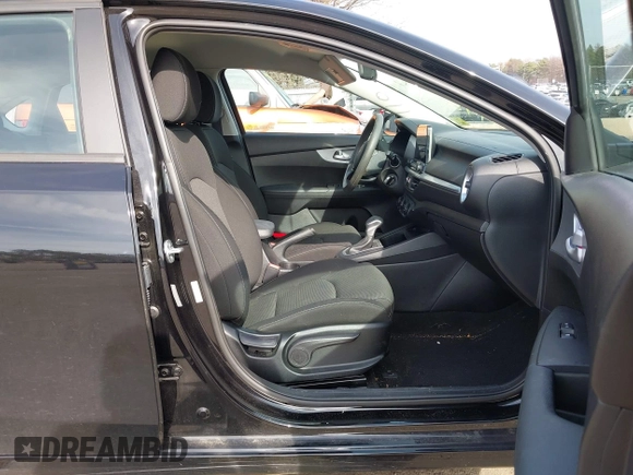 ✅ 2023 Kia Forte LXS • VIN: 3KPF24AD8PE642447 • Lot: 44862718. Wystawiony na IAAI z przebiegiem 19 213 mil. Bezpłatny archiwum sprzedaży aukcyjnych z USA i szczegółowy raport historii pojazdu na DreamBid. Zdjęcie 5.