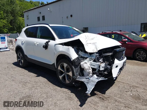 ✅ 2024 Volvo XC40 Plus Dark Theme • VIN: YV4L12UL7R2332803 • Lot: 45261015. Wystawiony na IAAI z przebiegiem 31 091 mil. Bezpłatny archiwum sprzedaży aukcyjnych z USA i szczegółowy raport historii pojazdu na DreamBid. Zdjęcie 1.