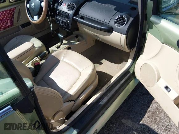 ✅ 2008 Volkswagen Beetle SE • VIN: 3VWRG31Y98M412948 • Lot: 45207926. Wystawiony na IAAI z przebiegiem 170 665 mil. Bezpłatny archiwum sprzedaży aukcyjnych z USA i szczegółowy raport historii pojazdu na DreamBid. Zdjęcie 5.