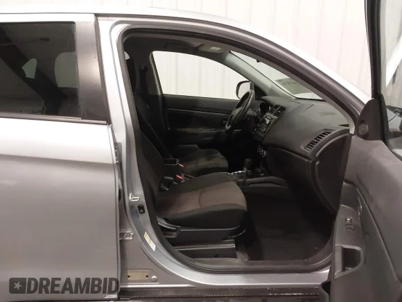 ✅ 2017 Mitsubishi Outlander ES • VIN: JA4AR3AU8HZ063779 • Lot: 44318716. Wystawiony na IAAI z przebiegiem 110 314 mil. Bezpłatny archiwum sprzedaży aukcyjnych z USA i szczegółowy raport historii pojazdu na DreamBid. Zdjęcie 5.