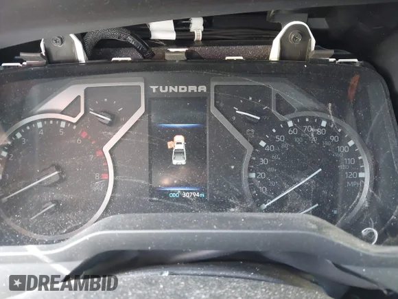 ✅ 2025 Toyota Tundra SR • VIN: 5TFKB5DB5SX274350 • Lot: 44684398. Wystawiony na IAAI z przebiegiem 30 794 mil. Bezpłatny archiwum sprzedaży aukcyjnych z USA i szczegółowy raport historii pojazdu na DreamBid. Zdjęcie 7.