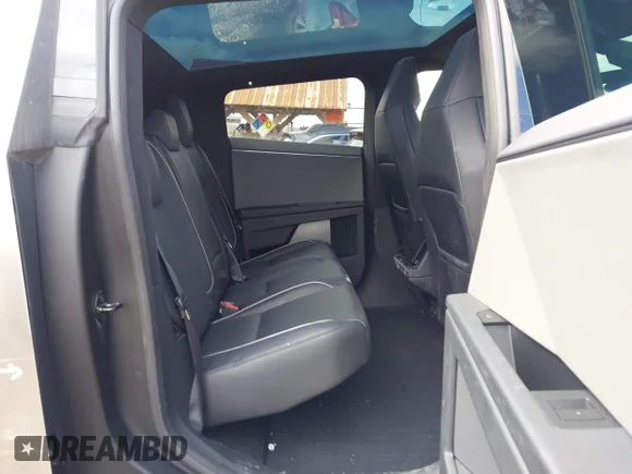 ✅ 2024 Tesla Cybertruck • VIN: 7G2CEHED1RA023594 • Лот: 44746522. Опубліковано раніше на IAAI з пробігом 23 413 миль. Безкоштовний доступ до архіву аукціонних продажів зі США та докладний звіт про історію автомобіля на DreamBid. Зображення 8.