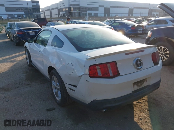 ✅ 2011 Ford Mustang Premium • VIN: 1ZVBP8AM8B5125142 • Lot: 43990977. Wystawiony na IAAI z przebiegiem 332 555 mil. Bezpłatny archiwum sprzedaży aukcyjnych z USA i szczegółowy raport historii pojazdu na DreamBid. Zdjęcie 3.