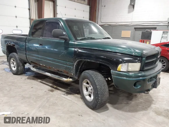 ✅ 2001 Dodge 1500 • VIN: 3B7HF13Z71G200713 • Лот: 41636122. Опубліковано раніше на IAAI з пробігом 247 854 миль. Безкоштовний доступ до архіву аукціонних продажів зі США та докладний звіт про історію автомобіля на DreamBid. Зображення 1.