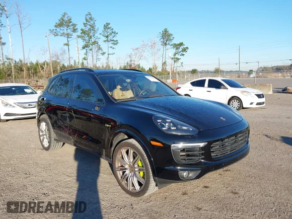 ✅ 2017 Porsche Cayenne S E-Hybrid • VIN: WP1AE2A28HLA70646 • Lot: 44231520. Wystawiony na IAAI z przebiegiem 83 311 mil. Bezpłatny archiwum sprzedaży aukcyjnych z USA i szczegółowy raport historii pojazdu na DreamBid. Zdjęcie 1.