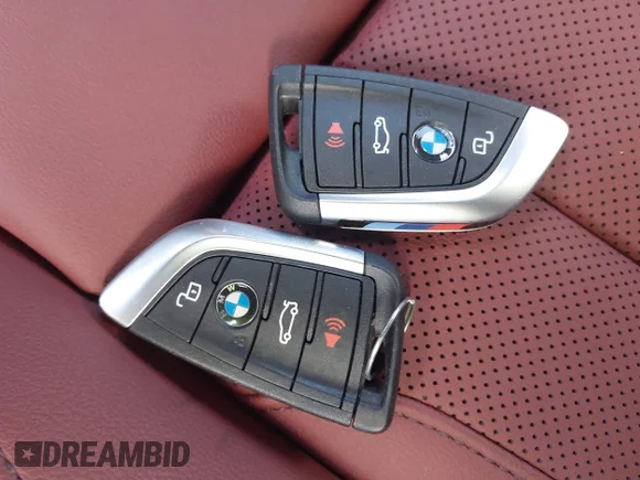 ✅ 2026 BMW 330I • VIN: WBA13LA08TFV89566 • Lot: 44389041. Wystawiony na IAAI z przebiegiem 3 912 mil. Bezpłatny archiwum sprzedaży aukcyjnych z USA i szczegółowy raport historii pojazdu na DreamBid. Zdjęcie 11.