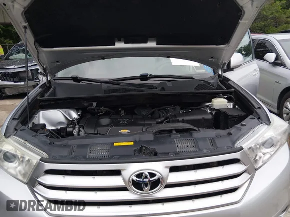 ✅ 2012 Toyota Highlander • VIN: 5TDZA3EHXCS029558 • Лот: 45312475. Опубликован ранее на IAAI с пробегом 102 501 миль. Бесплатный доступ к архиву аукционных продаж из США и подробный отчёт об истории автомобиля на DreamBid. Изображение 10.