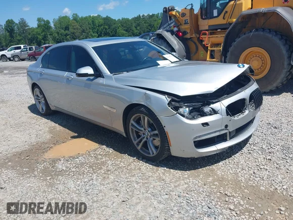 ✅ 2015 BMW 7 Series 750Li • VIN: WBAYE8C5XFD781635 • Lot: 42318782. Wystawiony na IAAI z przebiegiem 164 487 mil. Bezpłatny archiwum sprzedaży aukcyjnych z USA i szczegółowy raport historii pojazdu na DreamBid. Zdjęcie 1.