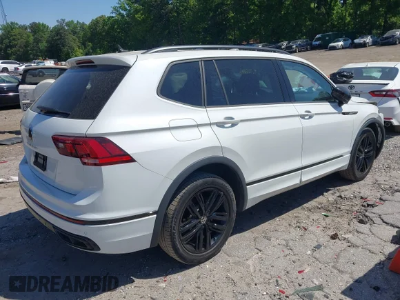 ✅ 2022 Volkswagen Tiguan SE R-Line Black • VIN: 3VVCB7AX5NM153748 • Lot: 44920567. Wystawiony na IAAI z przebiegiem 54 477 mil. Bezpłatny archiwum sprzedaży aukcyjnych z USA i szczegółowy raport historii pojazdu na DreamBid. Zdjęcie 4.