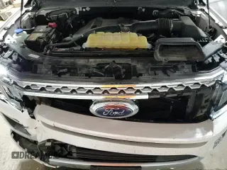 ✅ 2019 Ford Expedition Platinum • VIN: 1FMJU1MTXKEA17411 • Lot: 82521275. Wystawiony na Copart z przebiegiem 127 800 mil. Bezpłatny archiwum sprzedaży aukcyjnych z USA i szczegółowy raport historii pojazdu na DreamBid. Zdjęcie 17.