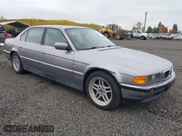✅ 1998 BMW 7 Series 740iL • VIN: WBAGJ8327WDM18660 • Лот: 43588068. Опубликован ранее на IAAI с пробегом 292 541 миль. Бесплатный доступ к архиву аукционных продаж из США и подробный отчёт об истории автомобиля на DreamBid. Изображение 1.