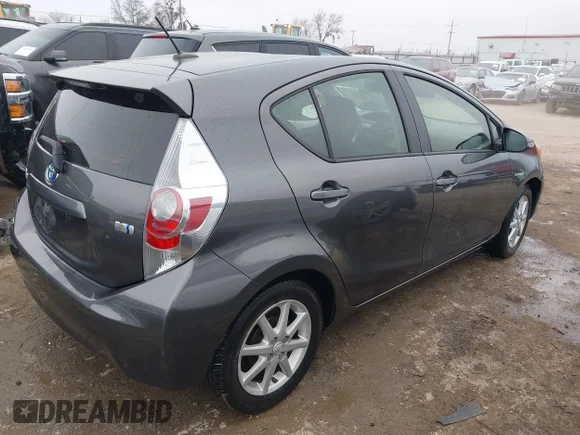 ✅ 2014 Toyota Prius Three • VIN: JTDKDTB32E1572744 • Lot: 43863283. Wystawiony na IAAI z przebiegiem 189 582 mil. Bezpłatny archiwum sprzedaży aukcyjnych z USA i szczegółowy raport historii pojazdu na DreamBid. Zdjęcie 4.