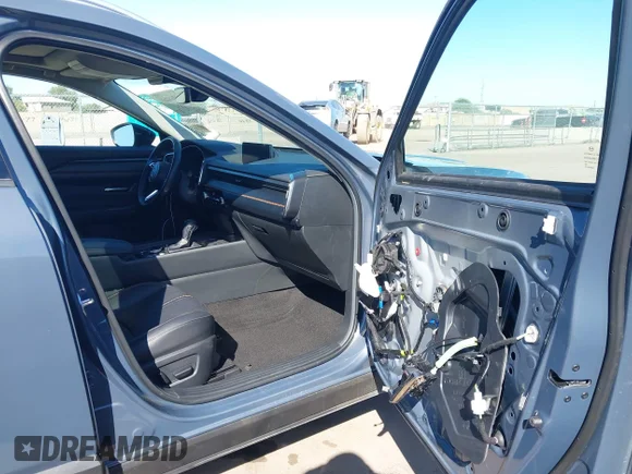 ✅ 2024 Mazda CX-50 S Premium Plus • VIN: 7MMVABEM5RN158523 • Лот: 43268269. Опубліковано раніше на IAAI з пробігом 27 906 миль. Безкоштовний доступ до архіву аукціонних продажів зі США та докладний звіт про історію автомобіля на DreamBid. Зображення 5.